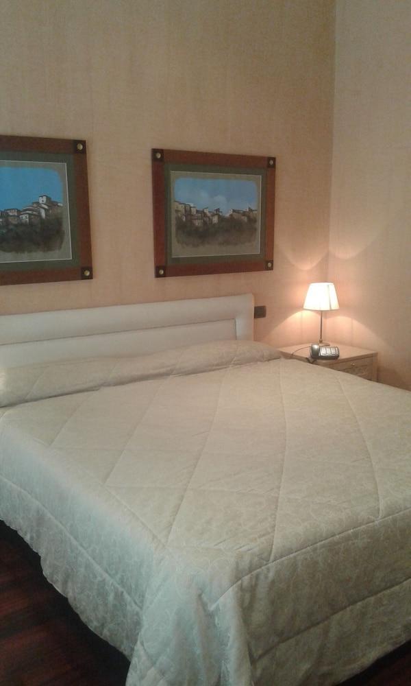 Colosseo Studio Suite Рим Экстерьер фото